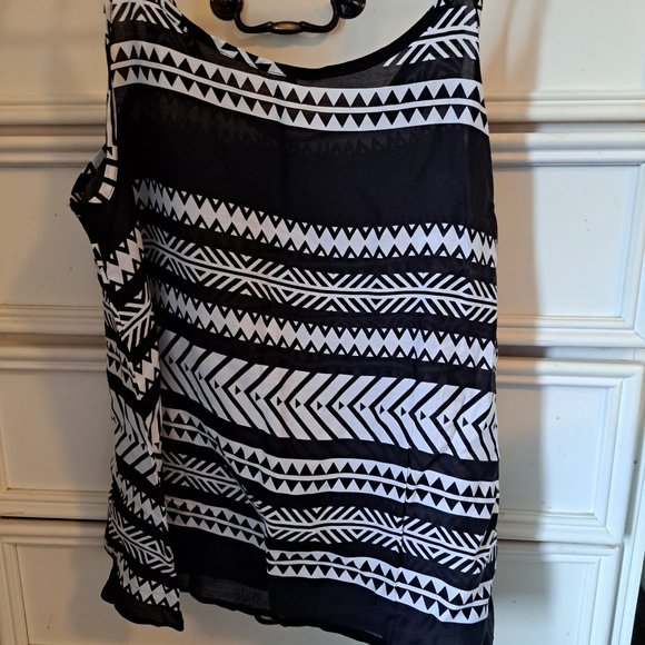 1X Lightweight Printed Tank - Picture 3 of 3